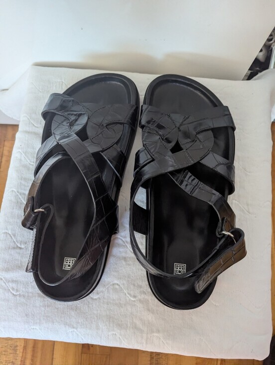 Toteme Shoes - Toteme Leather sandal